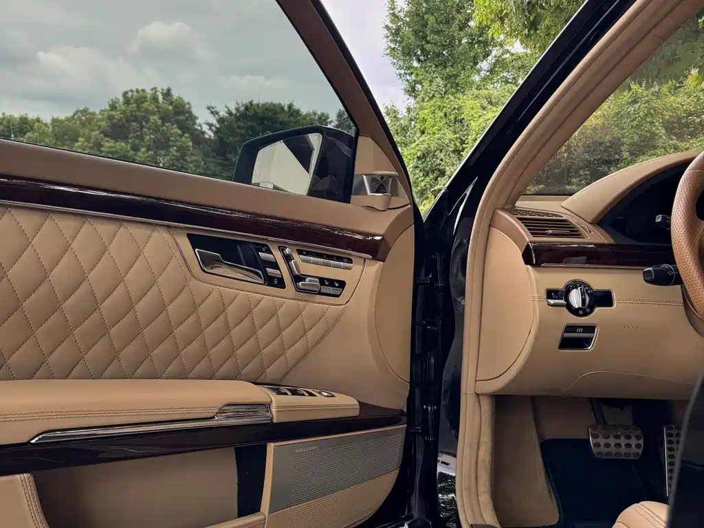 Mercedes-Benz S-Class AMG 2011 — фото 11