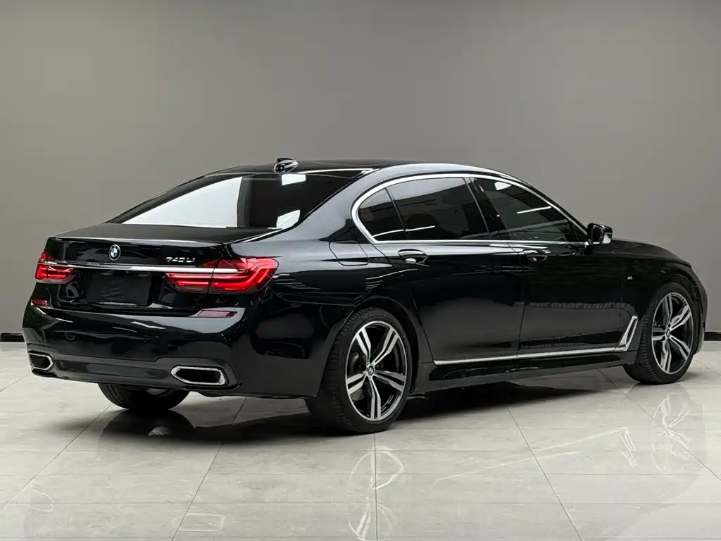 BMW 7 Series 2018 — фото 2