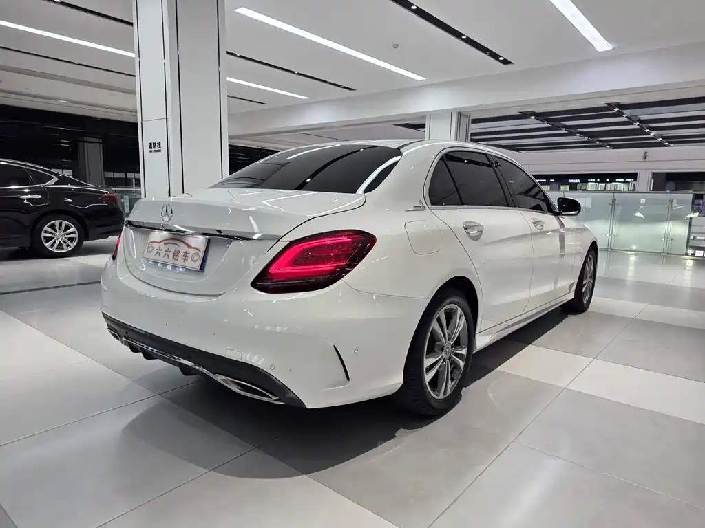 Mercedes-Benz C-Class 2019 — фото 16