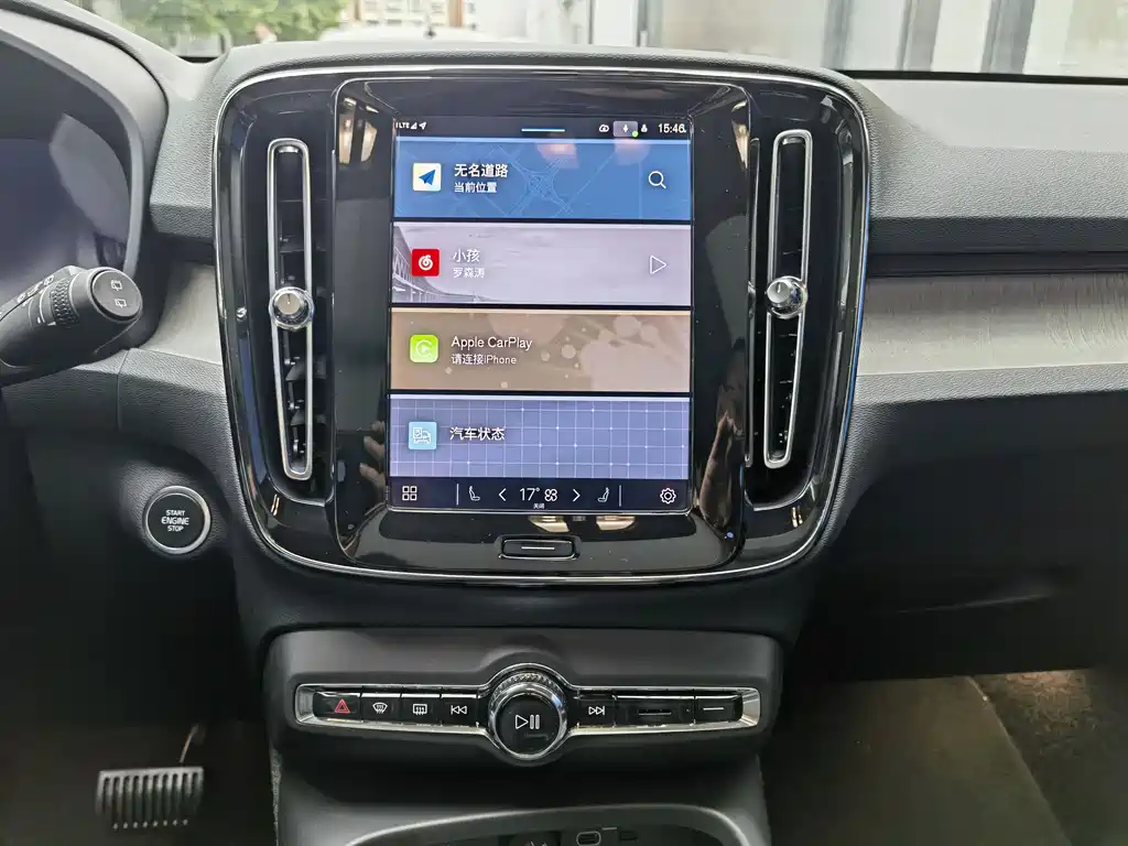 Volvo XC40 2023 — фото 15
