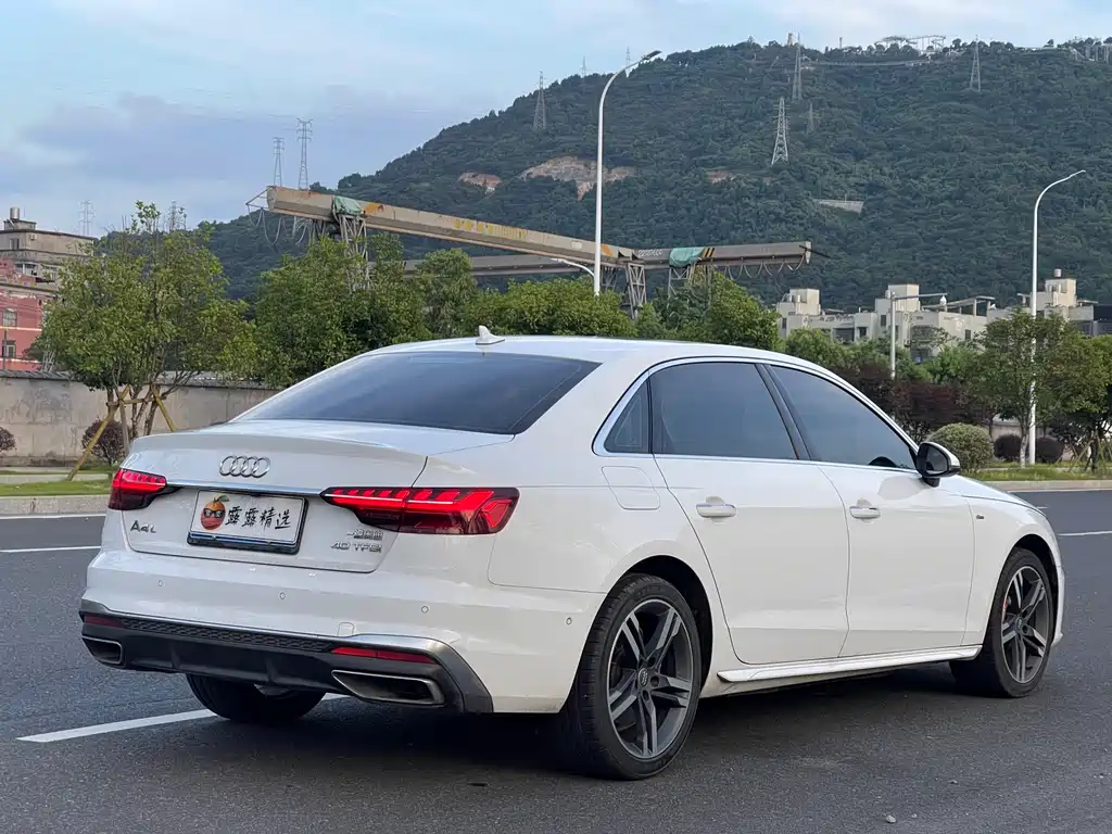 Audi A4L 2020 — фото 13