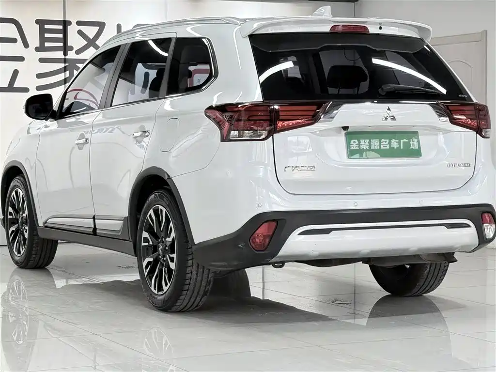 Mitsubishi Outlander 2020 — фото 4