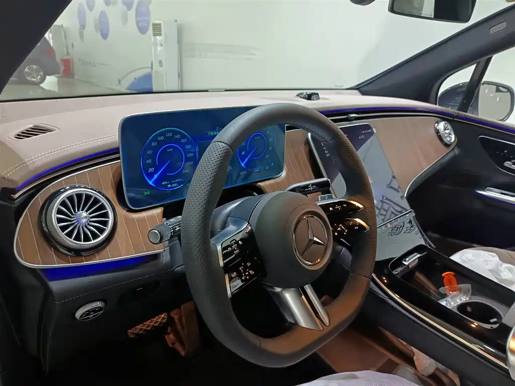Mercedes-Benz EQE SUV 2025