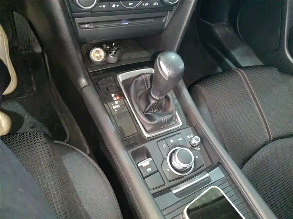 Mazda 3 Axela 2019 — фото 14