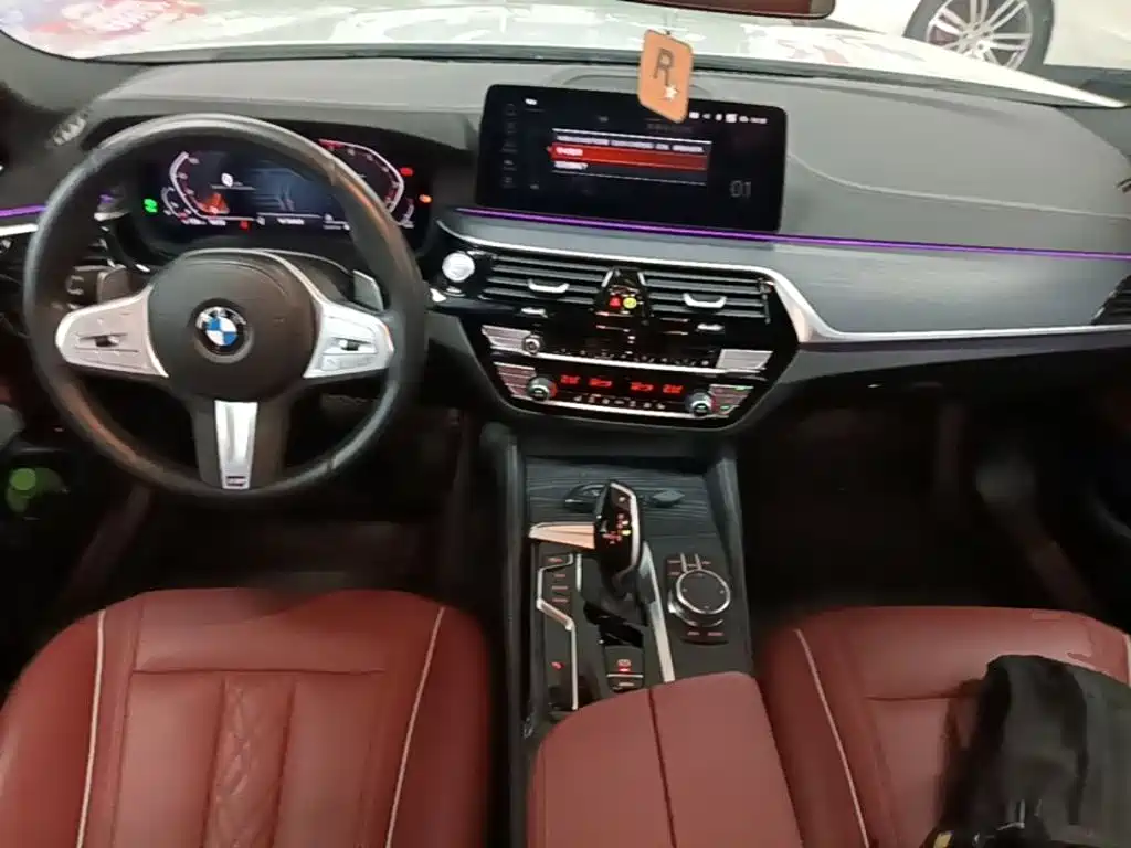 BMW 5 Series 2023 — фото 10