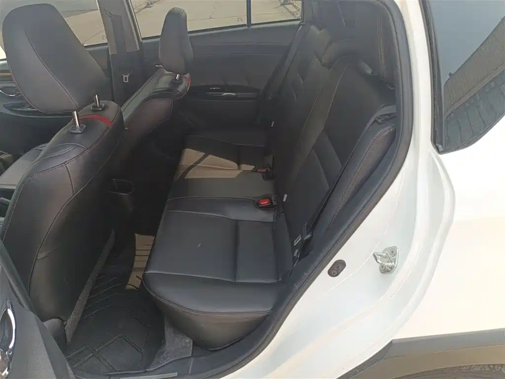 Toyota Yaris L 2020 — фото 17