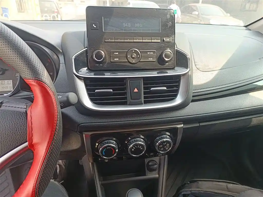 Toyota Yaris L 2020 — фото 13