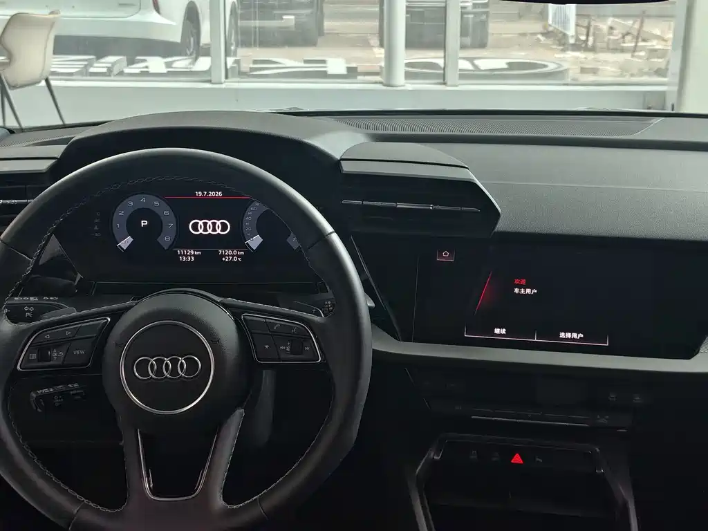 Audi A3 2023 — фото 9
