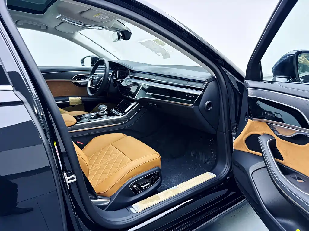 Audi A8 — фото 18