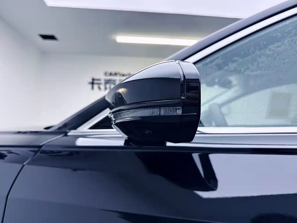 Audi A8 — фото 34