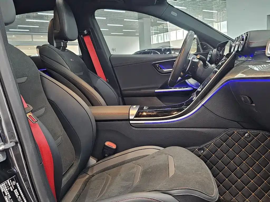 Mercedes-Benz C-Class AMG 2025 — фото 9