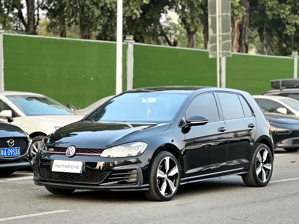 Volkswagen Golf 2019 — фото 1