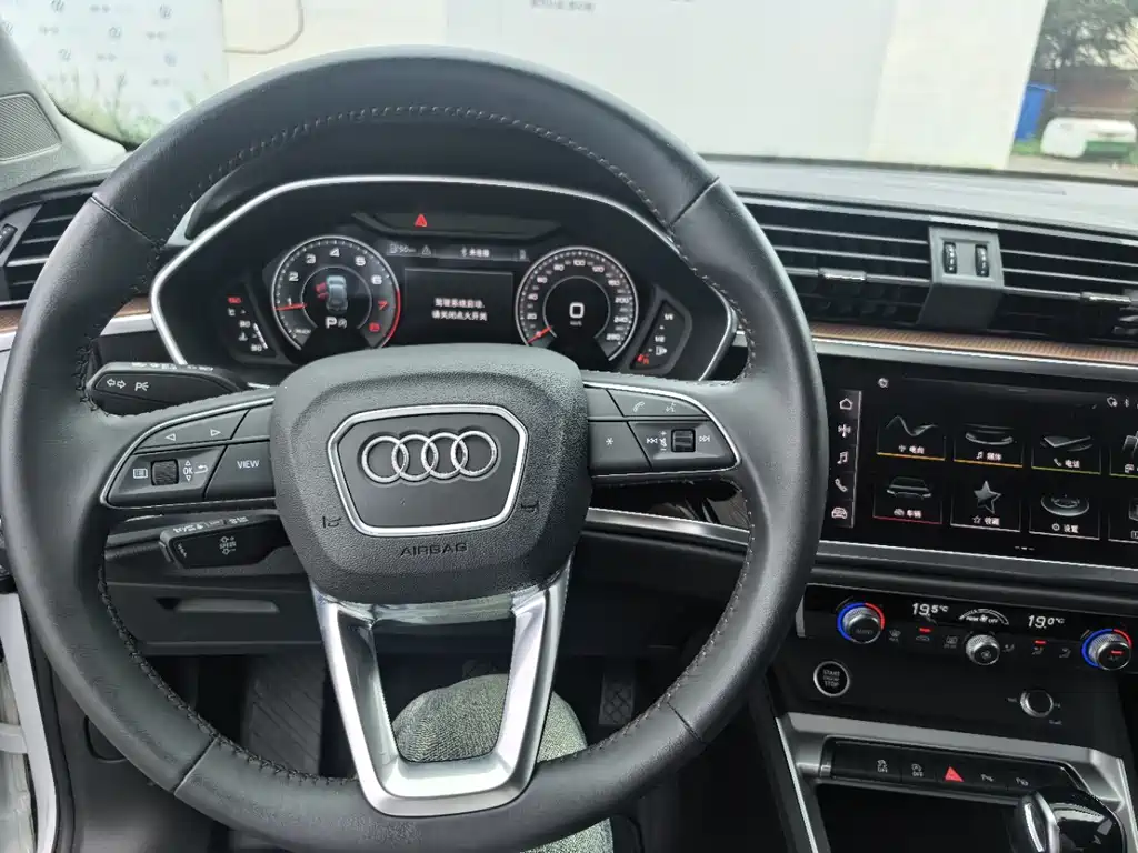 Audi Q3 2022 — фото 12