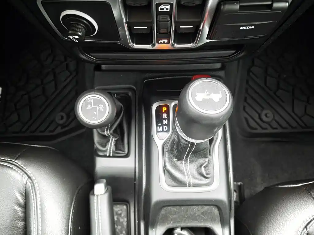 Jeep Wrangler 2021 — фото 16