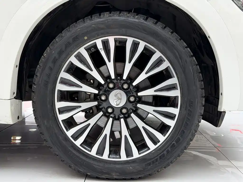 Infiniti QX80 2018 — фото 19