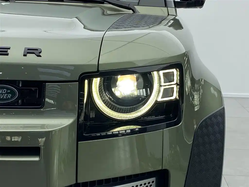 Land Rover Defender 2021 — фото 33