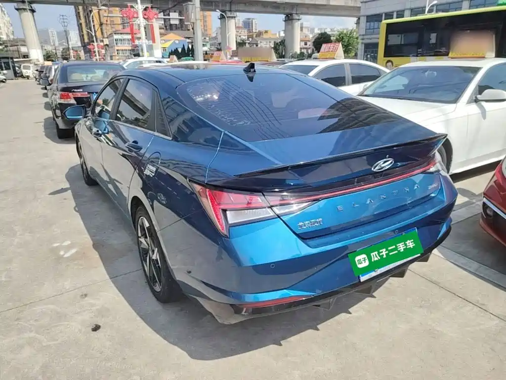 Hyundai Elantra 2022