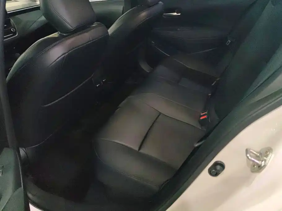 Toyota Corolla 2023 — фото 11