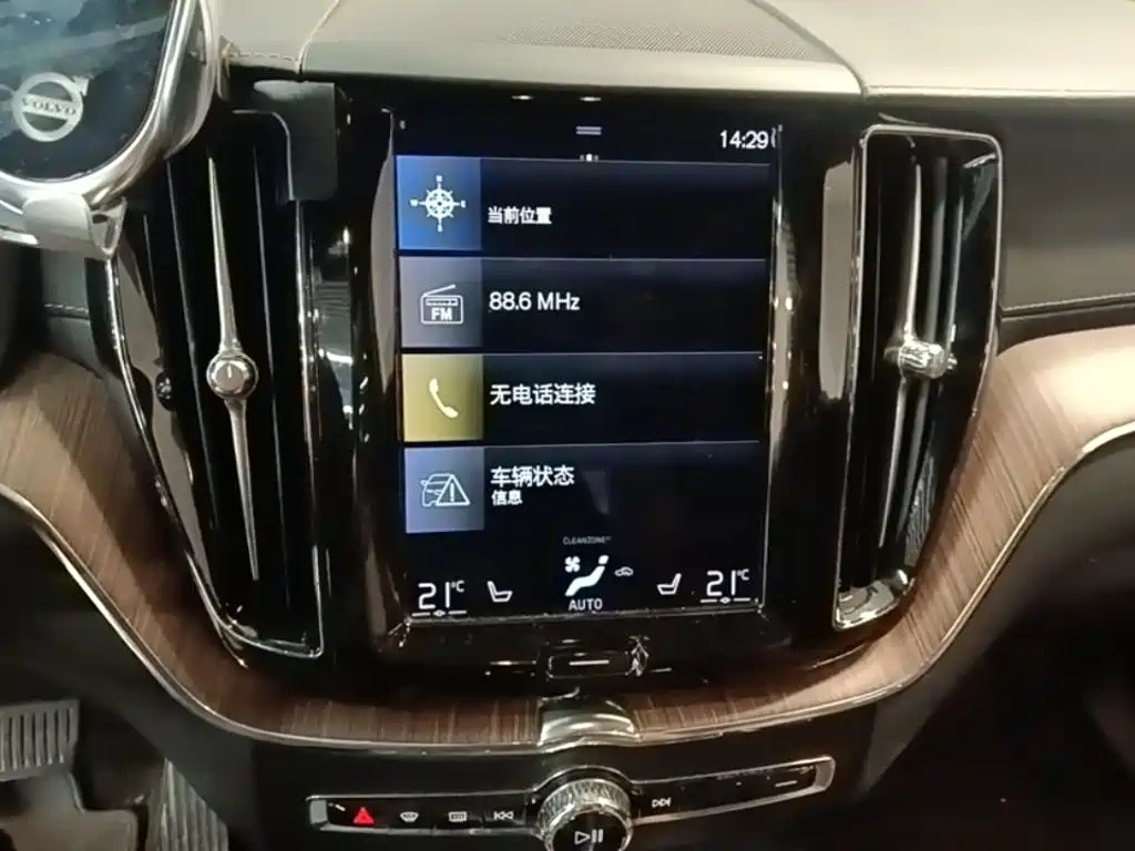 Volvo XC60 2021 — фото 13
