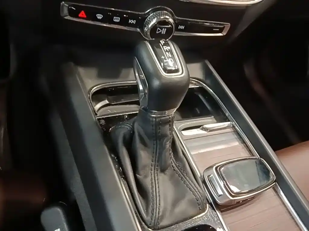 Volvo XC60 2021 — фото 14