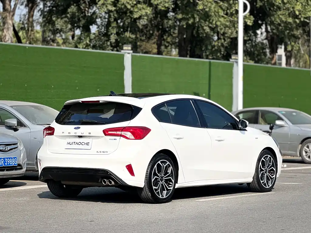 Ford Focus 2021 — фото 14