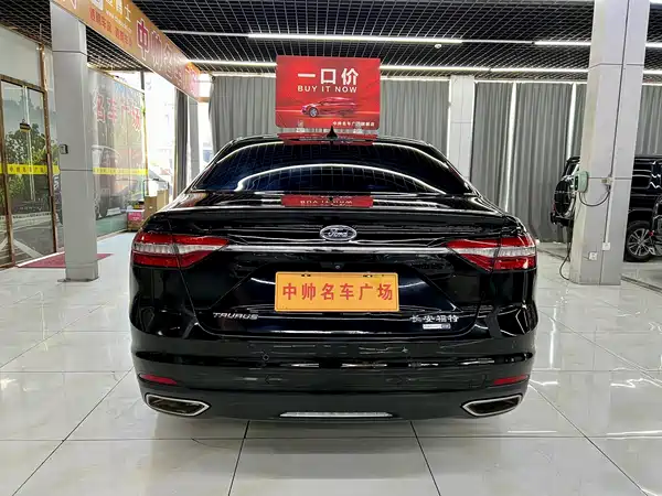 Ford Taurus 2021