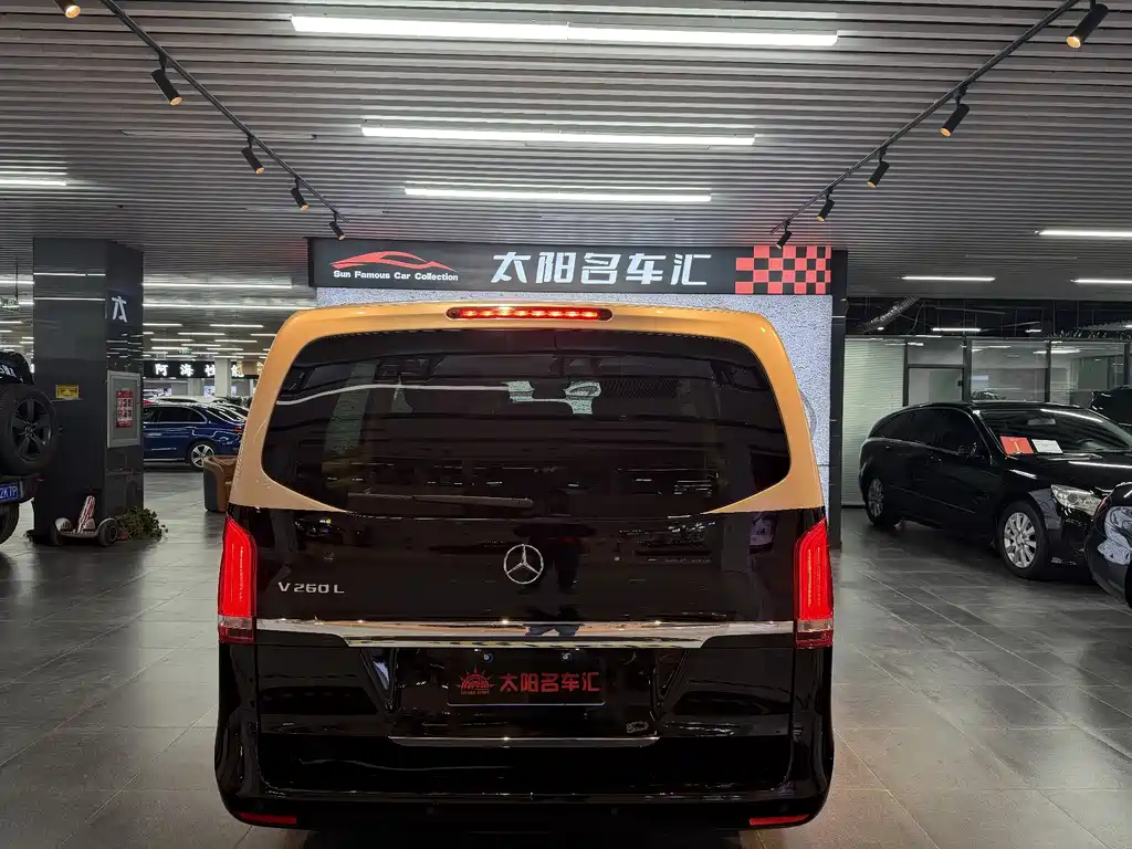 Mercedes-Benz V-Class 2017 — фото 21
