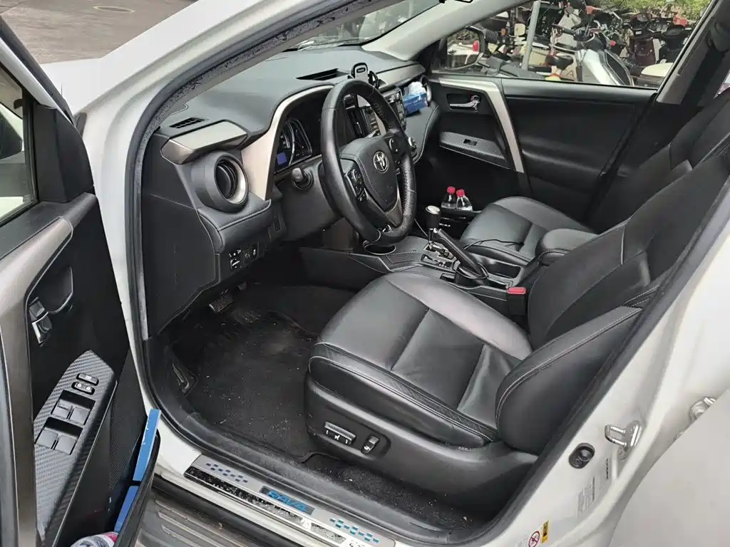 Toyota RAV4 2014 — фото 16