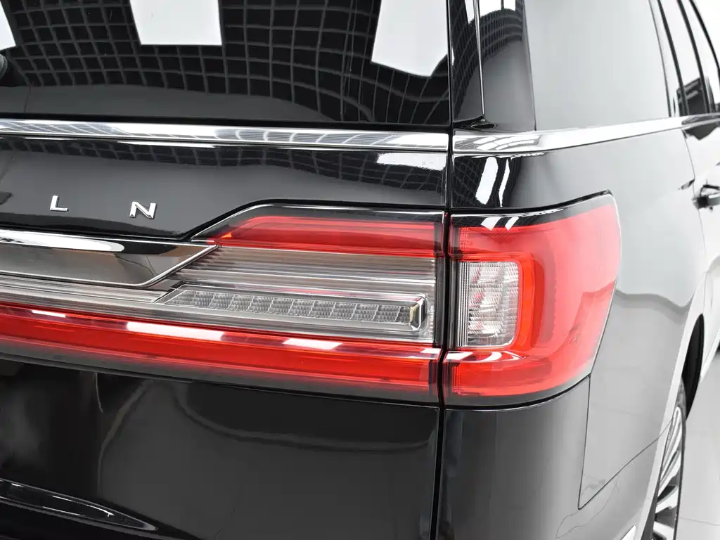 Lincoln Navigator 2020 — фото 24