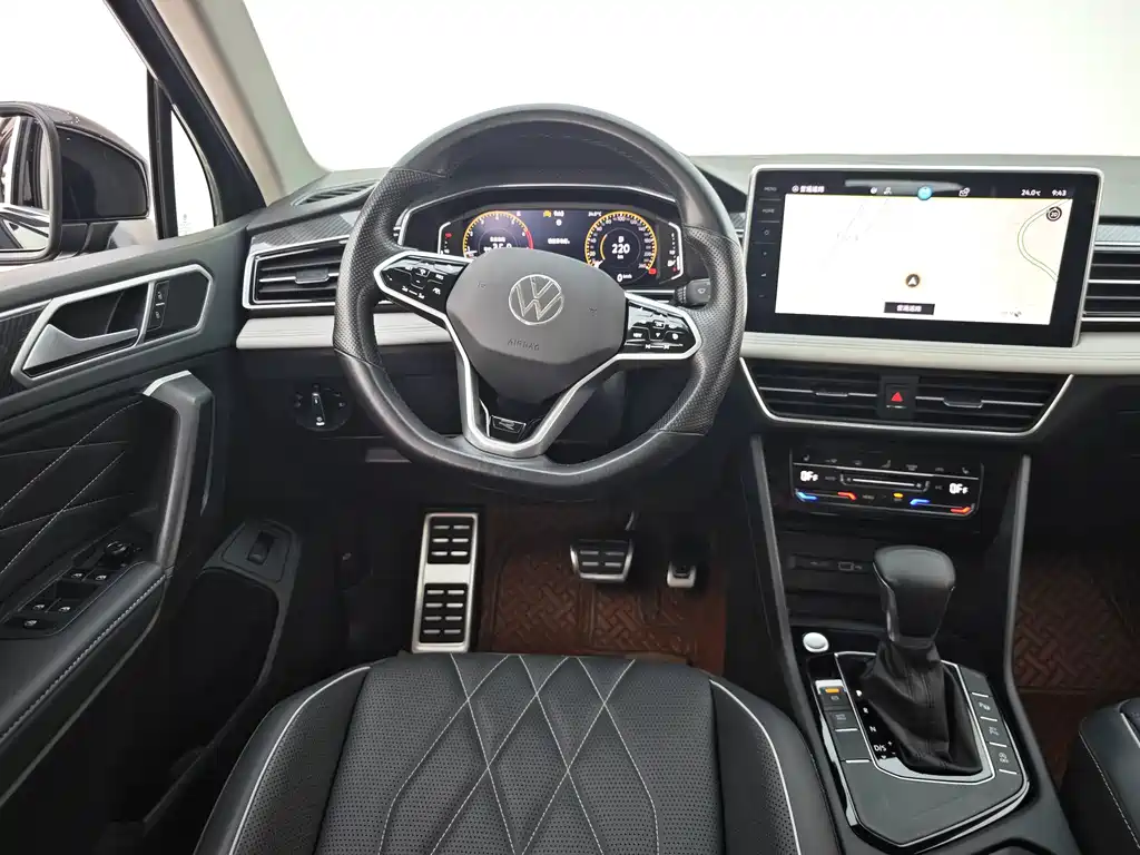 Volkswagen Tiguan L 2023 — фото 21