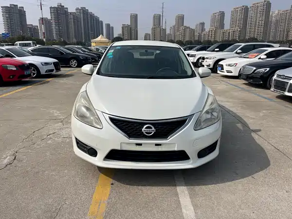 Nissan Tiida 2015