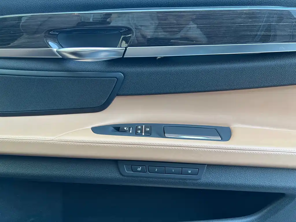 BMW 7 Series 2014 — фото 23