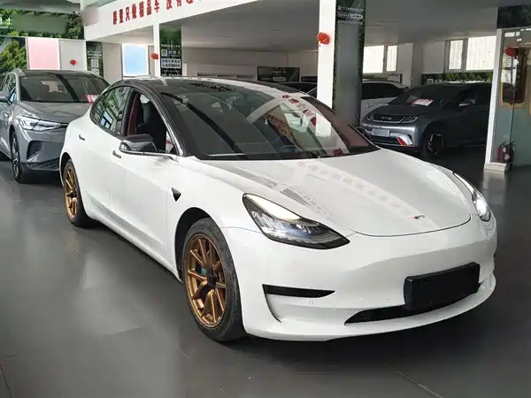 Tesla Model 3 2020