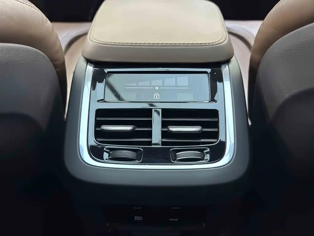 Volvo XC90 2019 — фото 12