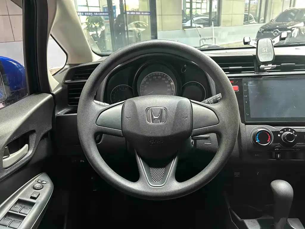 Honda Fit 2017 — фото 13