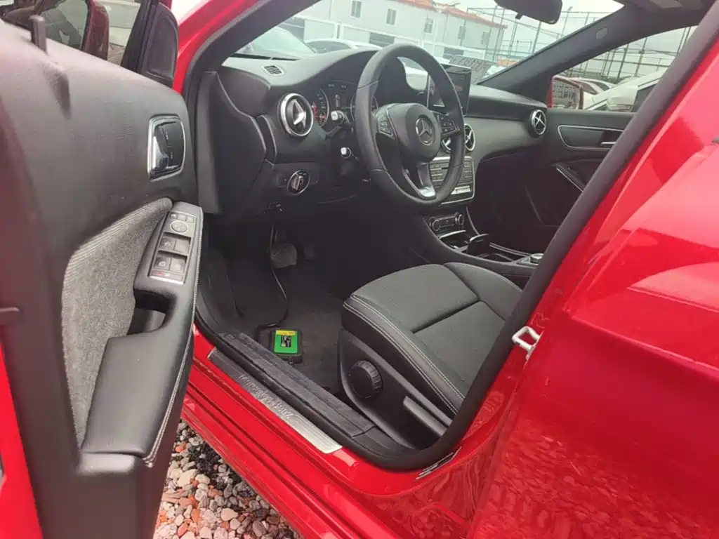 Mercedes-Benz A-Class 2017 — фото 16