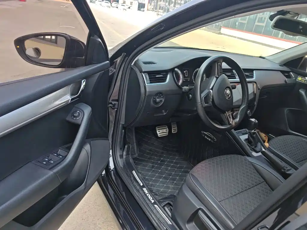 Skoda Octavia 2018 — фото 16