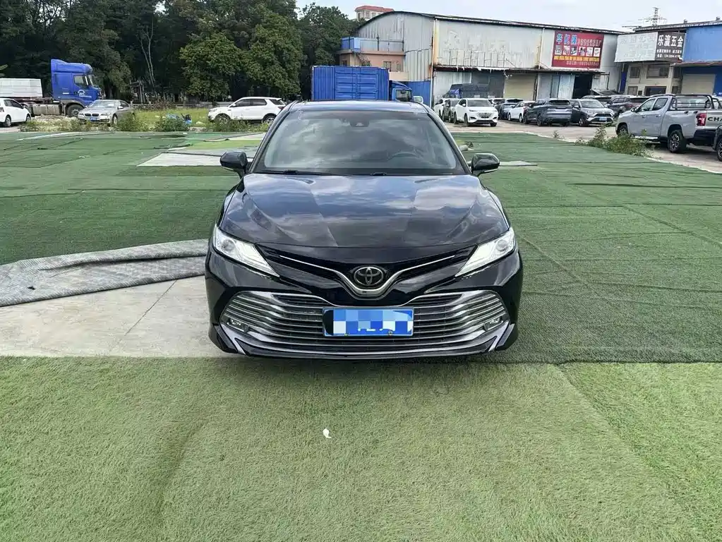 Toyota Camry 2019 — фото 2