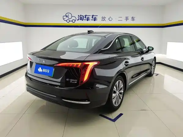 Hongqi E-QM5 2025