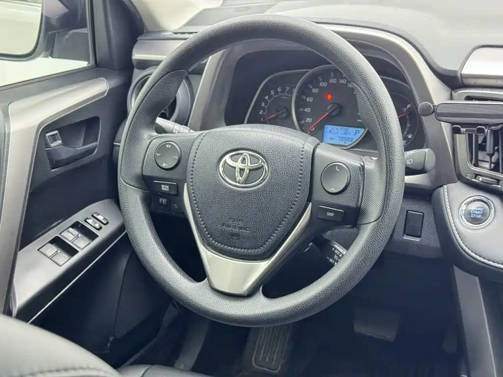 Toyota RAV4 2017 — фото 15