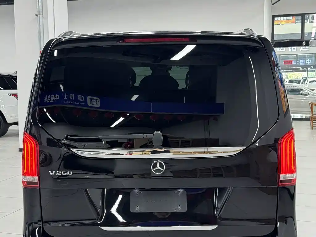 Mercedes-Benz V-Class 2020 — фото 16