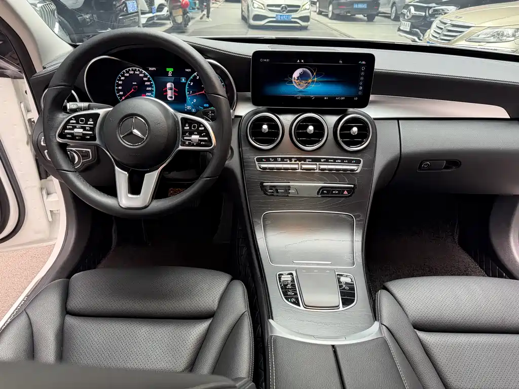 Mercedes-Benz C-Class 2019 — фото 19
