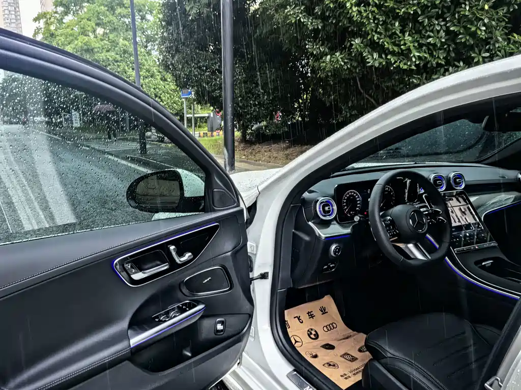 Mercedes-Benz C-Class 2025 — фото 11