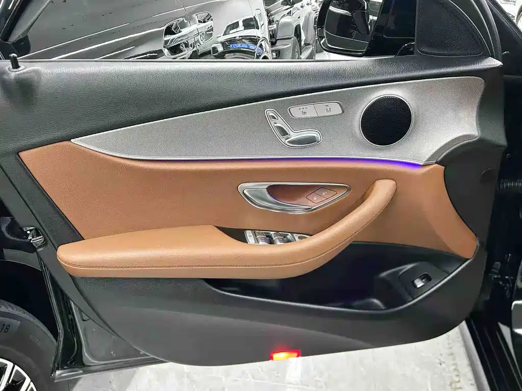 Mercedes-Benz E-Class 2018 — фото 11