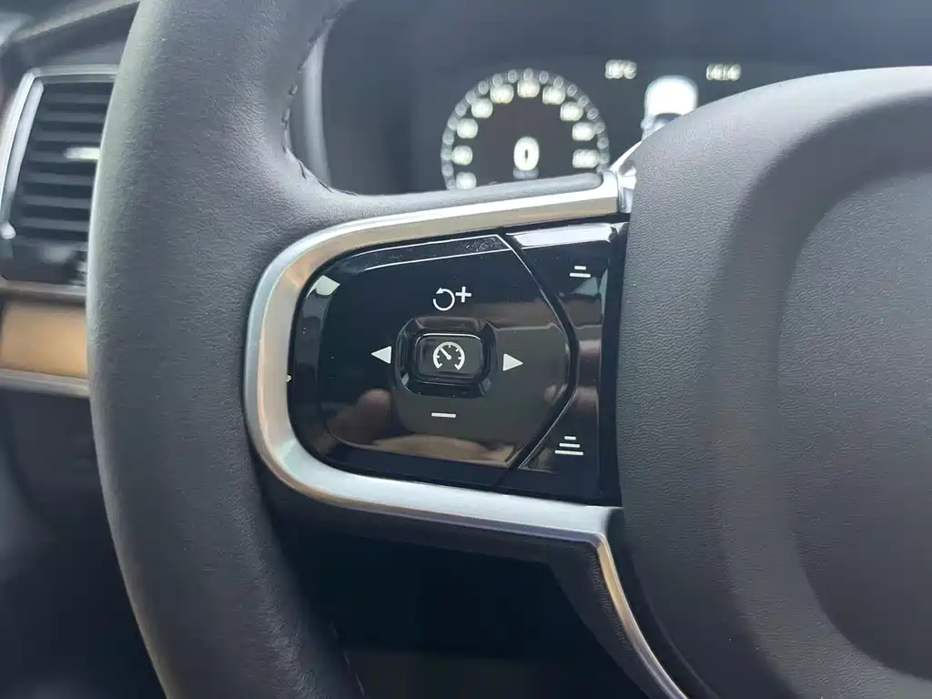 Volvo XC90 2017 — фото 15