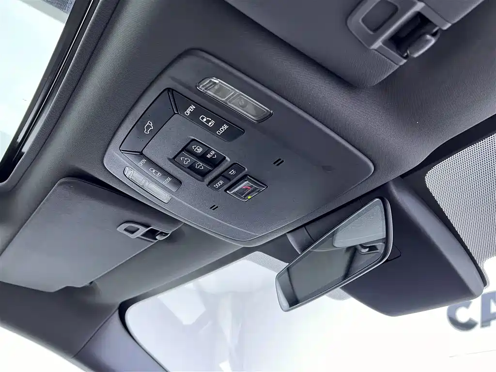 Toyota Granvia 2023 — фото 25