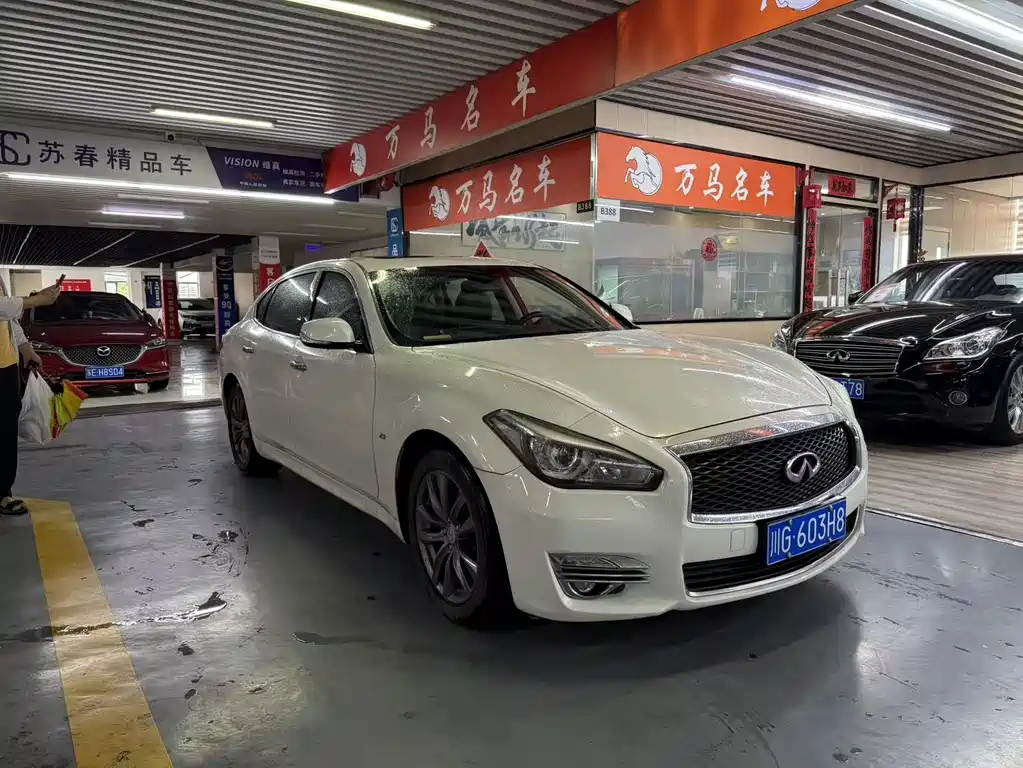 Infiniti Q70 2016