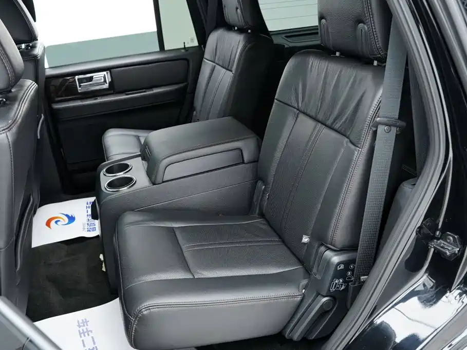 Lincoln Navigator 2018 — фото 18