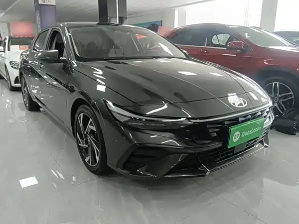 Hyundai Elantra 2025