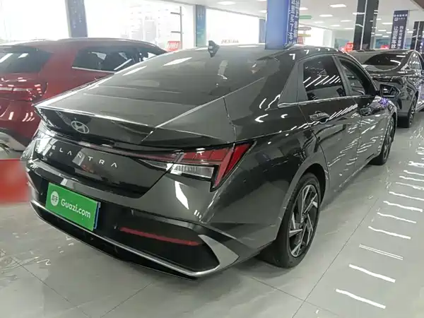 Hyundai Elantra 2025